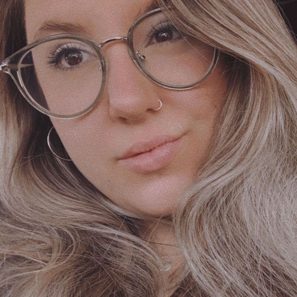 Meet your Posher, Amanda - Picture 1 of 1